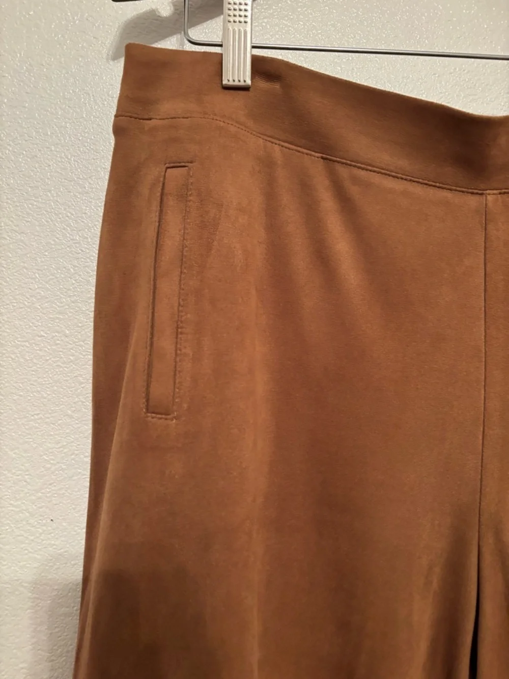 Chico's faux suede crop pants 2.5 (L/14)